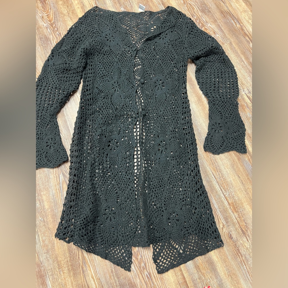 Beautiful vintage Y2K black crochet long button down cardigan
